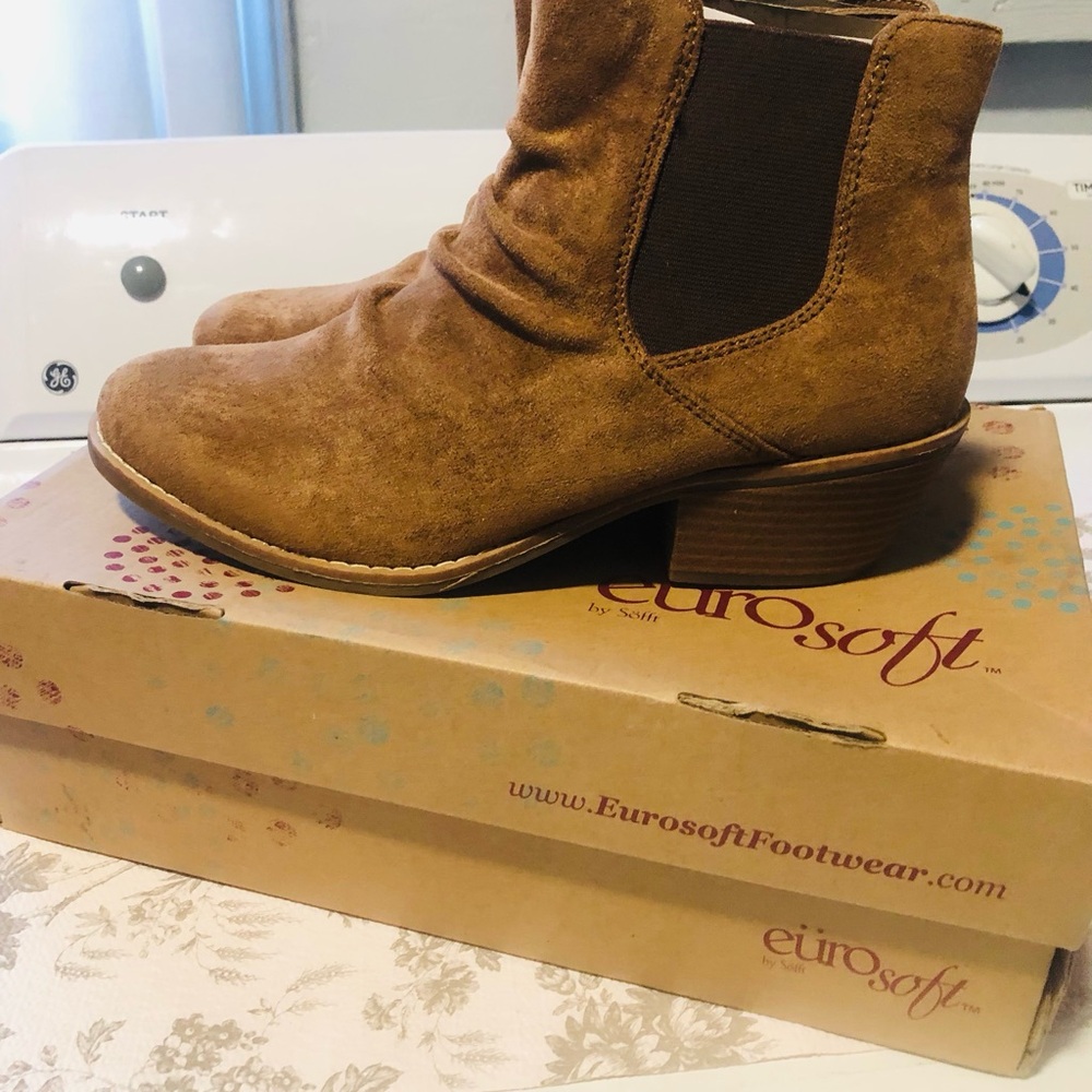 Women's Tan Suede Chelsea Booties